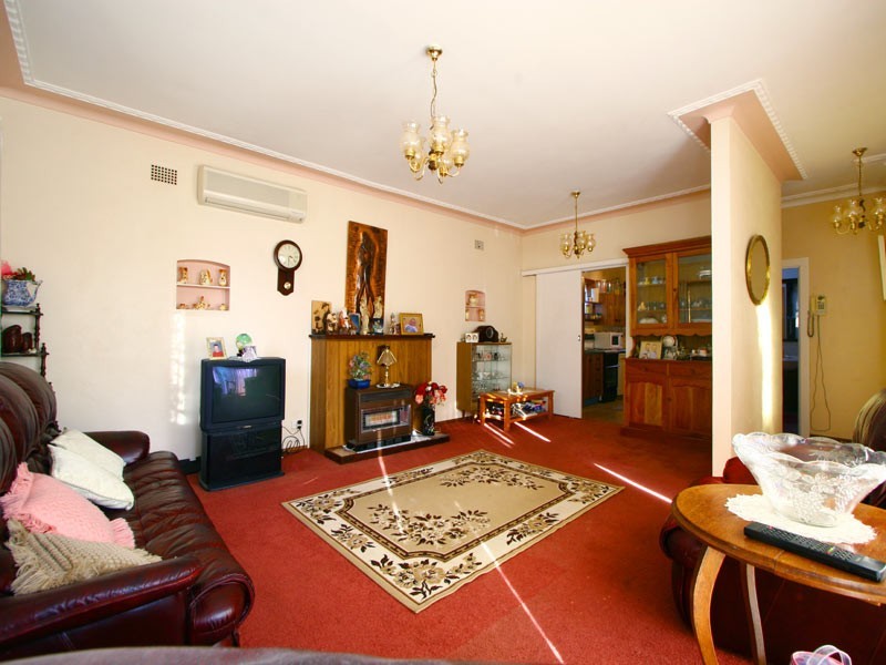 111 Reddall Parade, Lake Illawarra NSW 2528