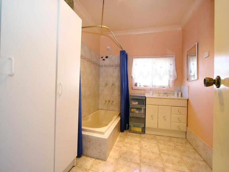 5 View Street, Lake Illawarra NSW 2528