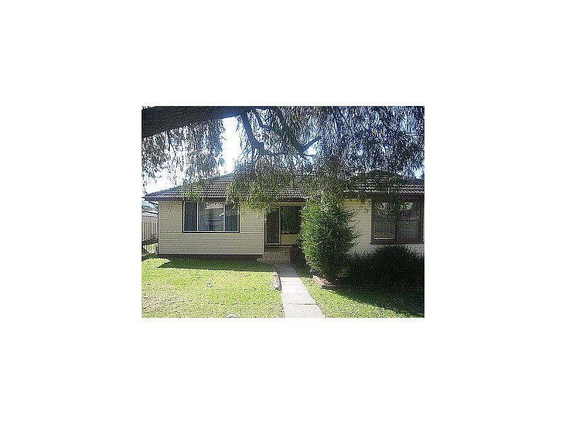 23 Beaton Street, Lake Illawarra NSW 2528