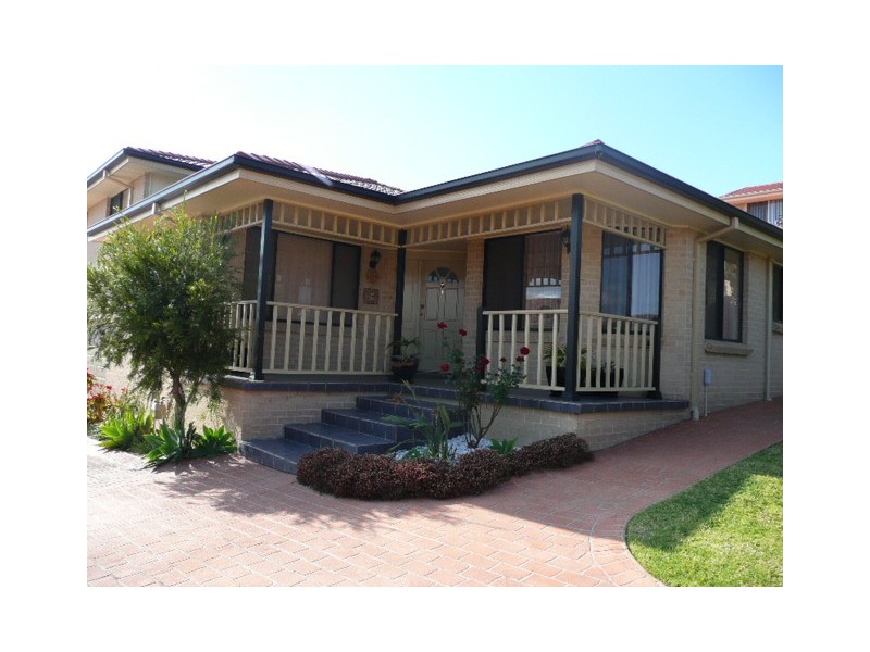 1/11 Eucumbene Avenue, Flinders NSW 2529