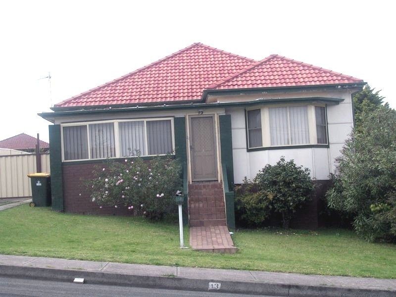 13 Lake Heights Road, Lake Heights NSW 2502