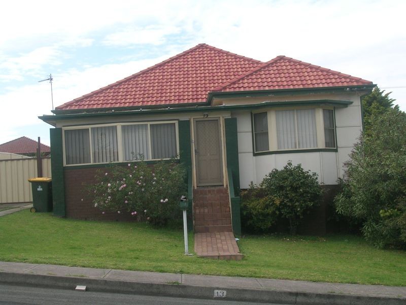 13 Lake Heights Road, Lake Heights NSW 2502