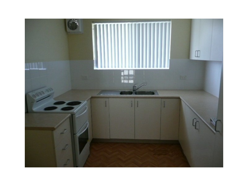 4/2 Gipps Crescent, Barrack Heights NSW 2528