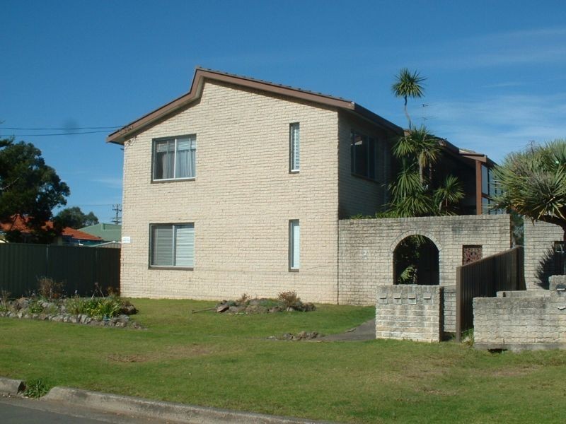 4/2 Gipps Crescent, Barrack Heights NSW 2528