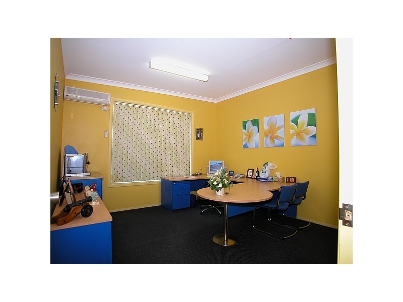 32 Lady Penrhyn Drive, Unanderra NSW 2526