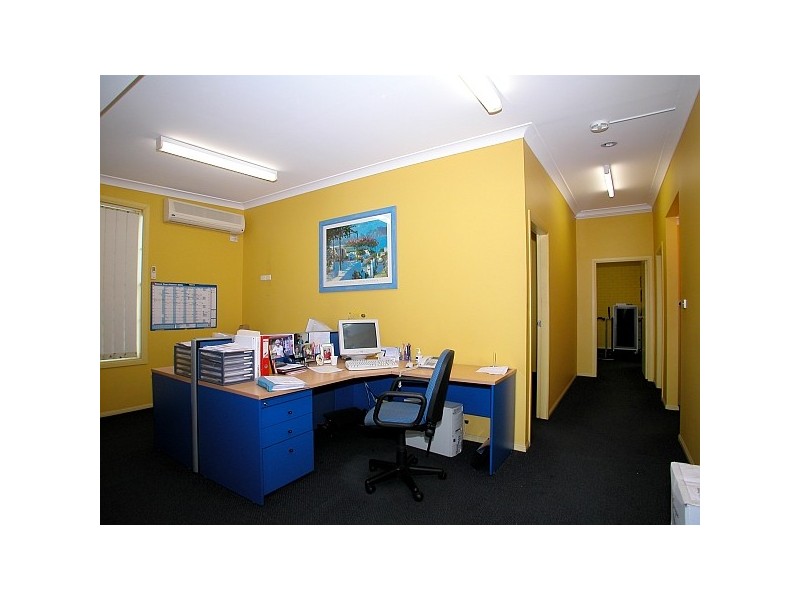 32 Lady Penrhyn Drive, Unanderra NSW 2526