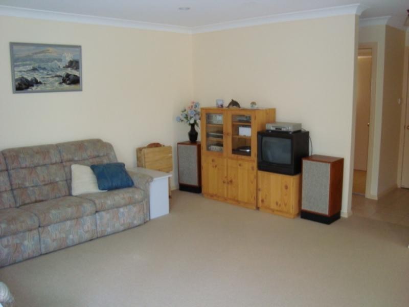 1/58 Peterborough Avenue, Lake Illawarra NSW 2528