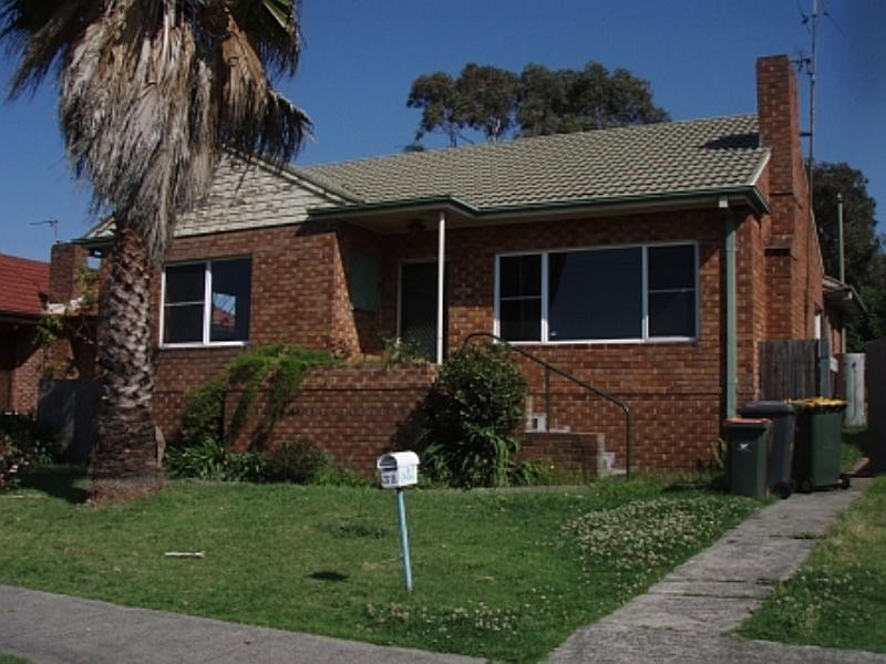 32 Stuart Road, Warrawong NSW 2502