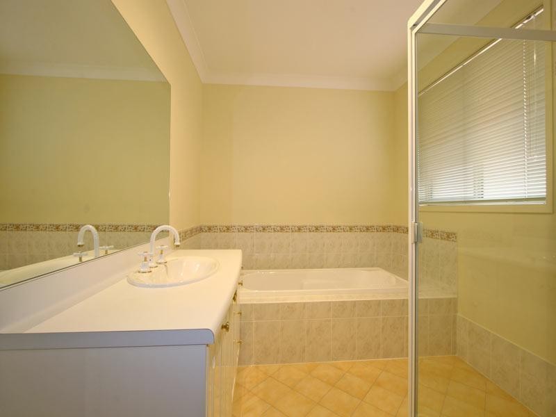 16 Lakewood Boulevard, Flinders NSW 2529