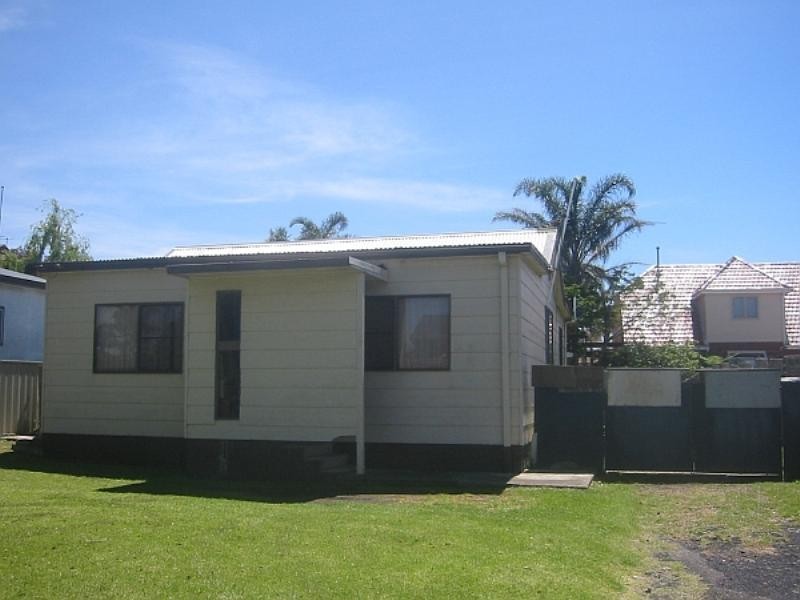 4 Lagoon Street, Barrack Heights NSW 2528