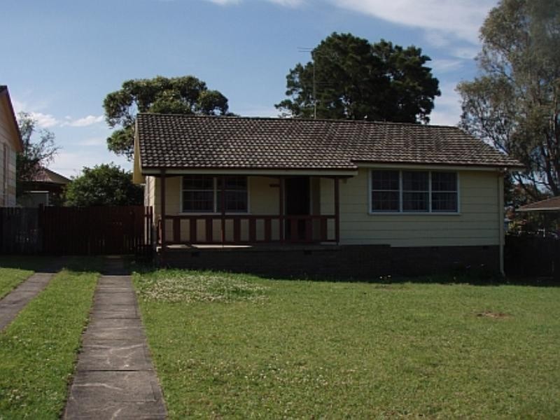 6 Irvine Street, Barrack Heights NSW 2528