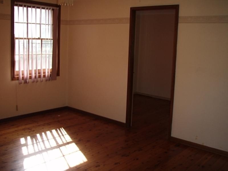 6 Irvine Street, Barrack Heights NSW 2528