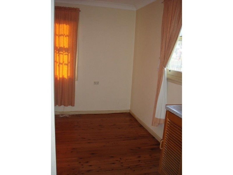 6 Irvine Street, Barrack Heights NSW 2528