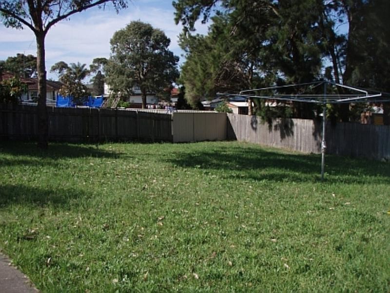 6 Irvine Street, Barrack Heights NSW 2528