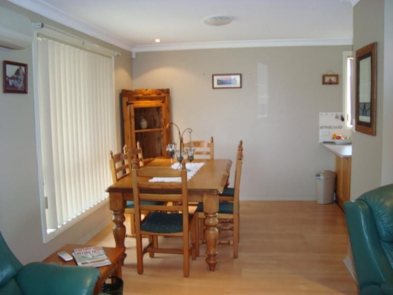 4/4 Panbula Place, Flinders NSW 2529