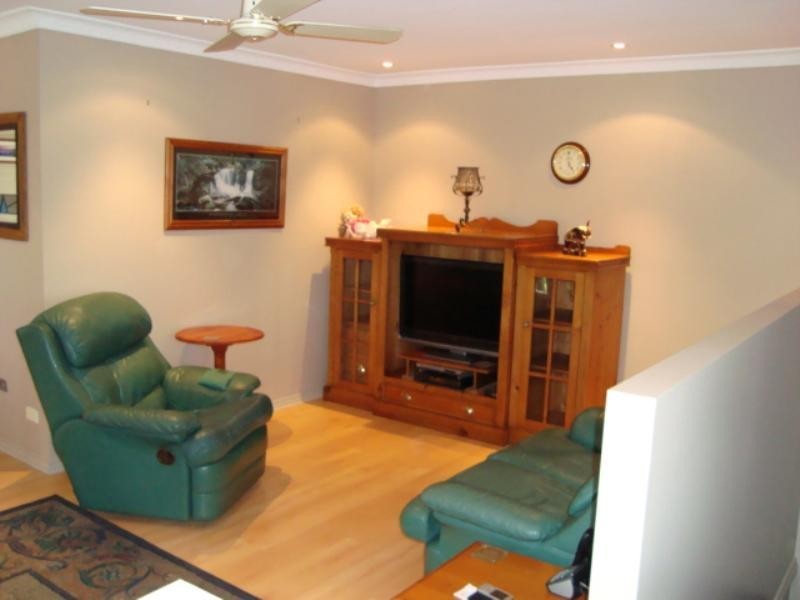 4/4 Panbula Place, Flinders NSW 2529