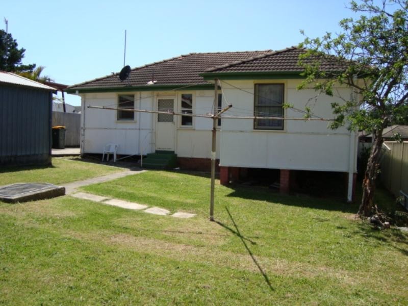 30 Barnes Street, Warilla NSW 2528