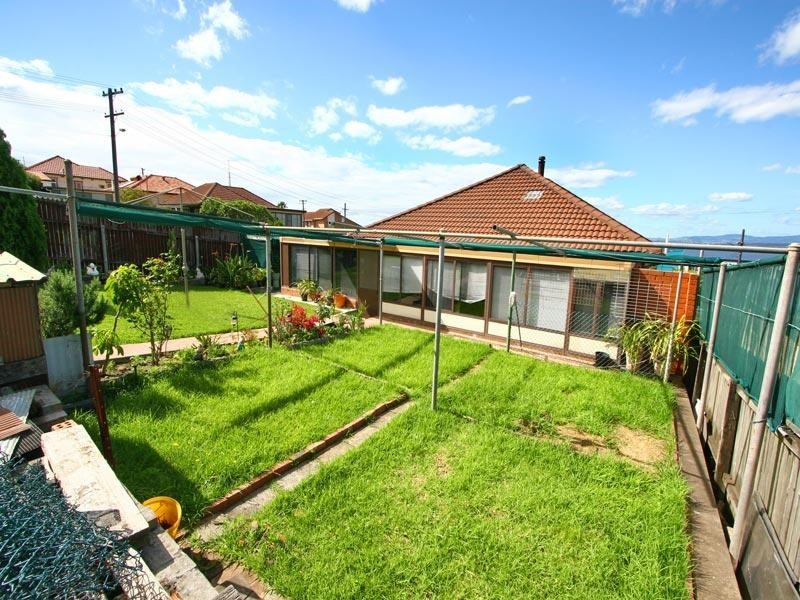 32 Cowper Street, Port Kembla NSW 2505