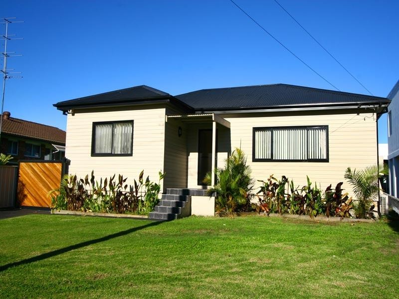 102 The Boulevard, Oak Flats NSW 2529