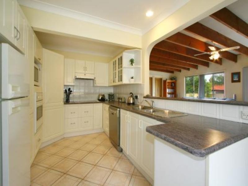11 Hayes Avenue, Mount Warrigal NSW 2528