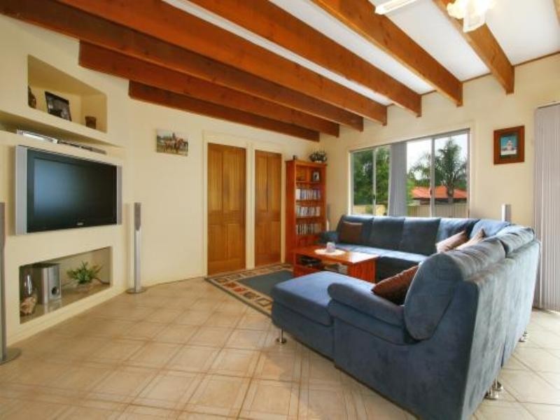 11 Hayes Avenue, Mount Warrigal NSW 2528