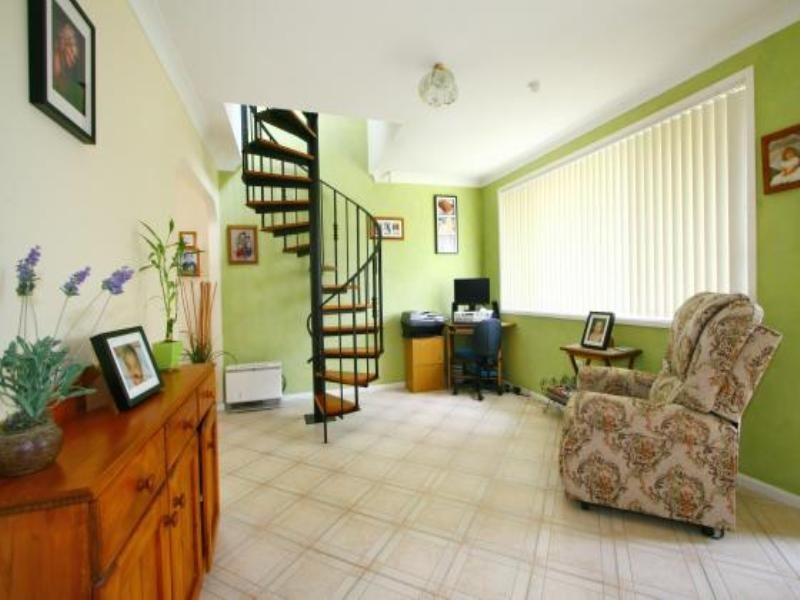 11 Hayes Avenue, Mount Warrigal NSW 2528