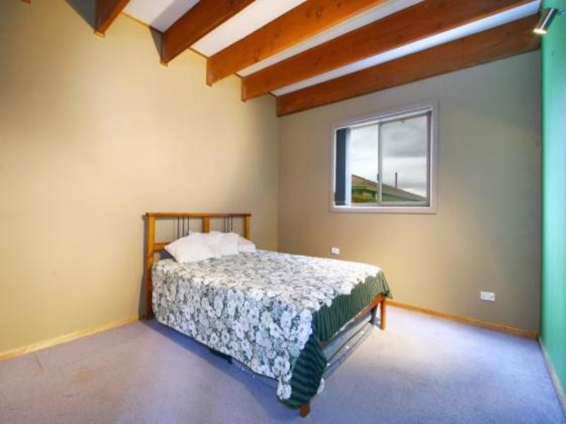 11 Hayes Avenue, Mount Warrigal NSW 2528