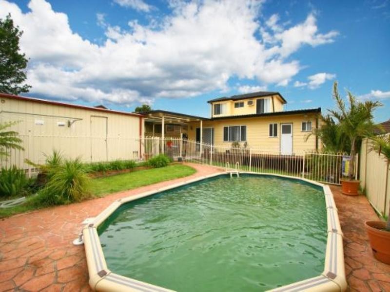 11 Hayes Avenue, Mount Warrigal NSW 2528