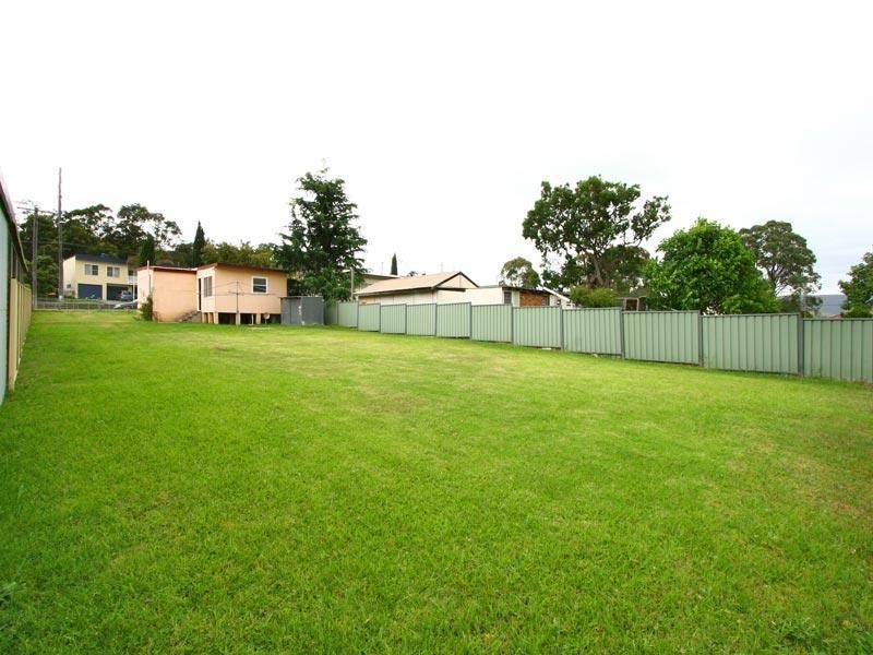 55 Lake Entrance Road, Oak Flats NSW 2529