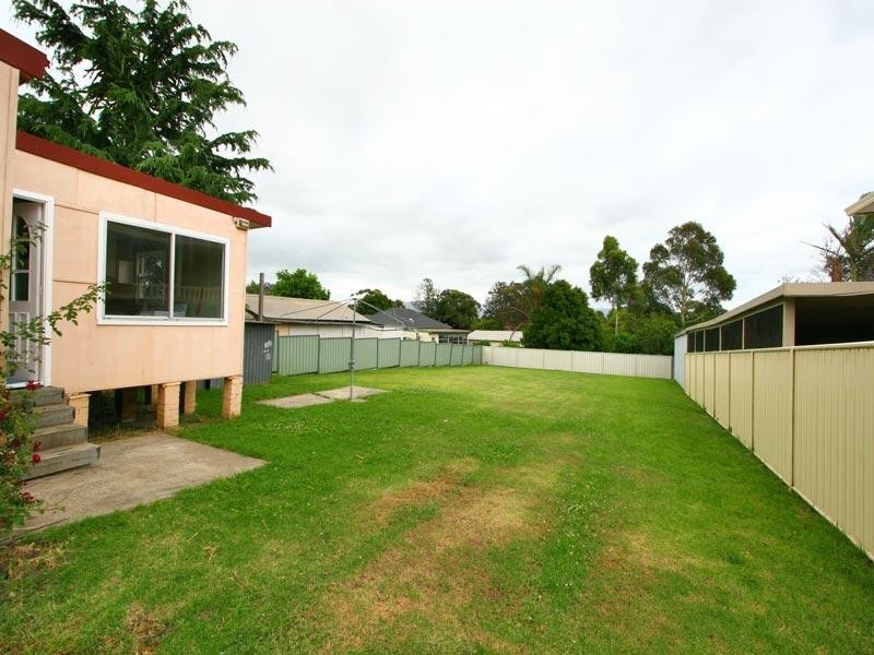 55 Lake Entrance Road, Oak Flats NSW 2529