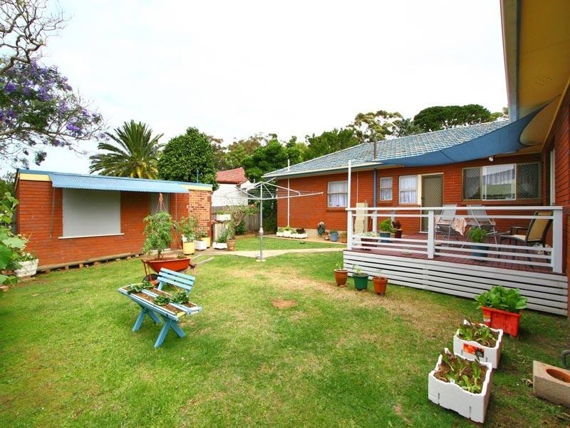 22 & 22a Jones Avenue, Primbee NSW 2502