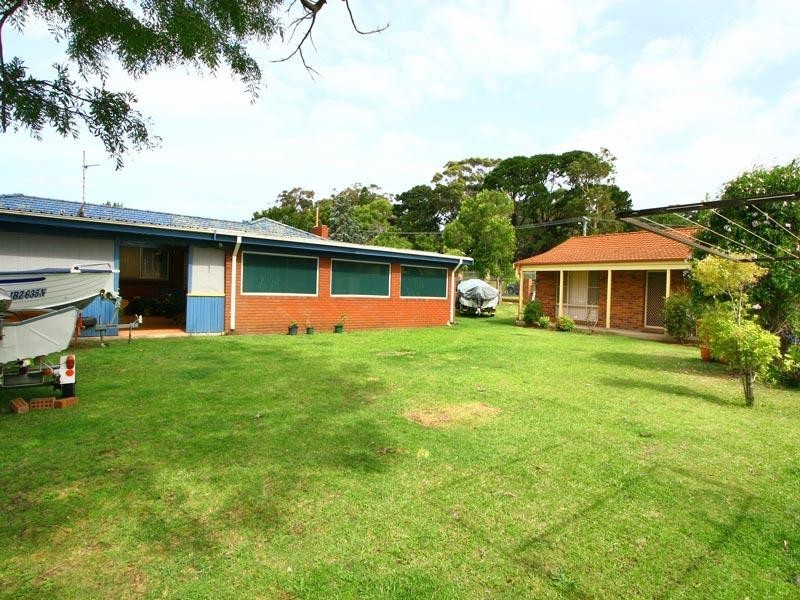 22 & 22a Jones Avenue, Primbee NSW 2502
