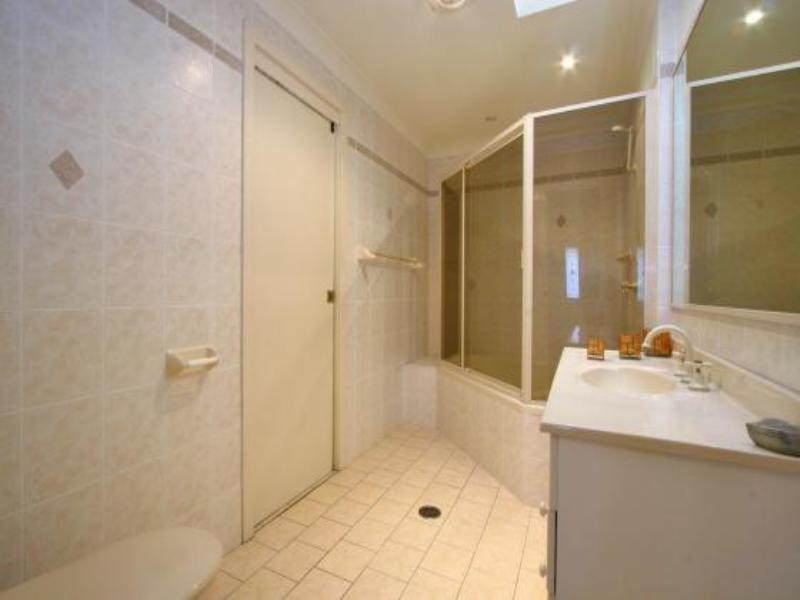 1 McGregor Avenue, Barrack Heights NSW 2528