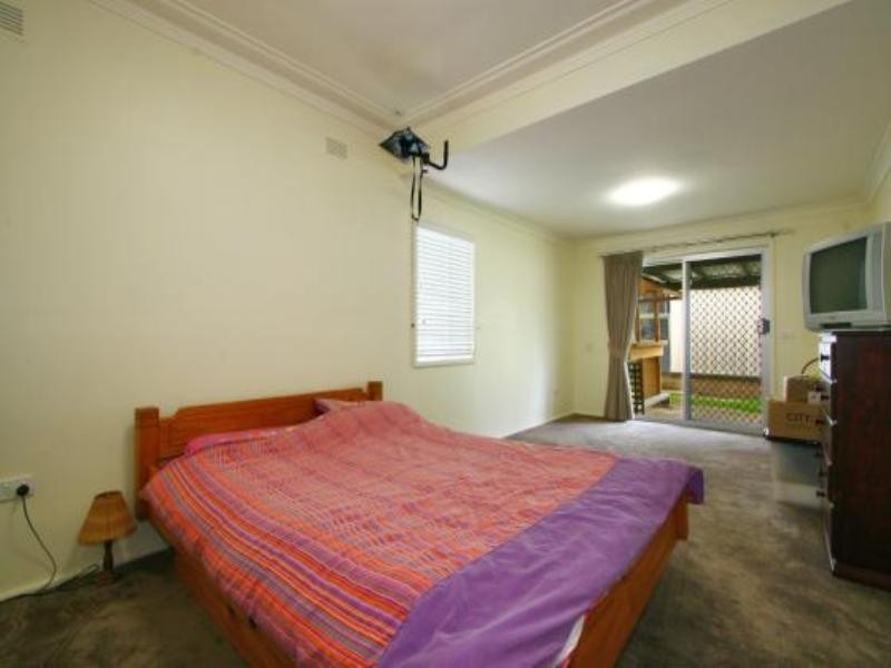 1 McGregor Avenue, Barrack Heights NSW 2528