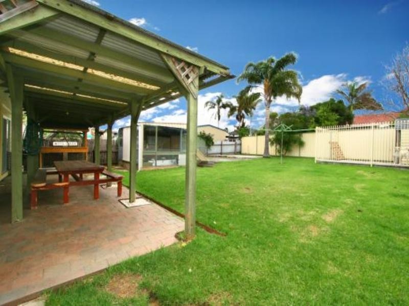 1 McGregor Avenue, Barrack Heights NSW 2528