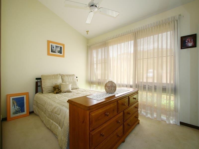 8 Fitzroy Place, Barrack Heights NSW 2528