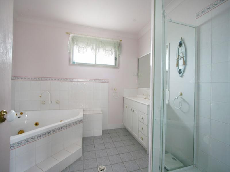 32 Tabourie Close, Flinders NSW 2529