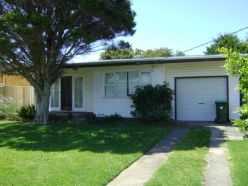 17 Woodford Avenue, Warilla NSW 2528