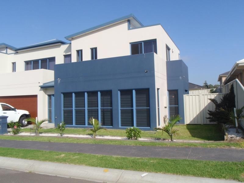 1 Sloop Crescent, Shell Cove NSW 2529