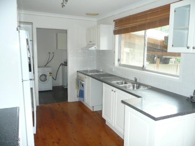 10 Woodlands Drive, Barrack Heights NSW 2528