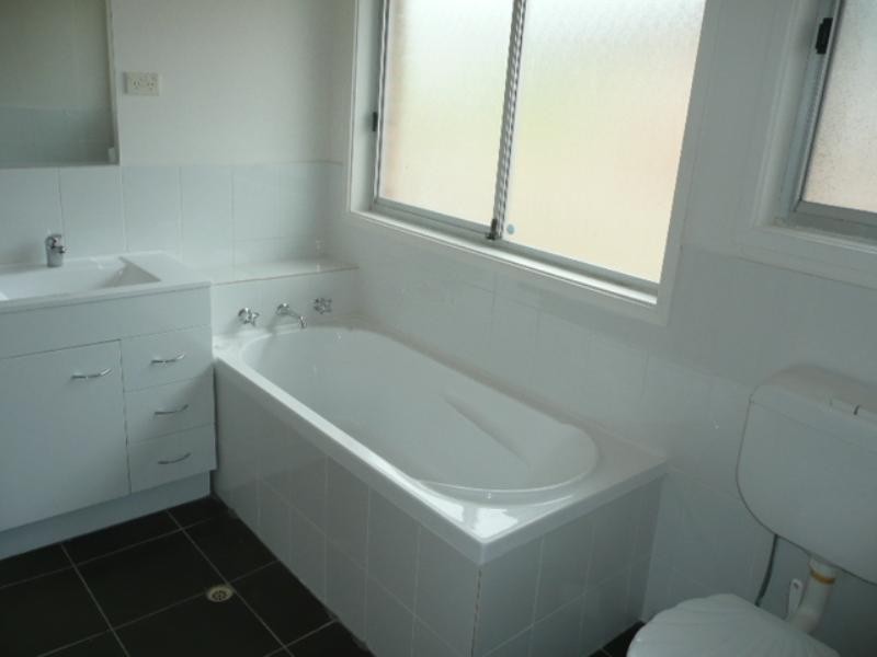 10 Woodlands Drive, Barrack Heights NSW 2528