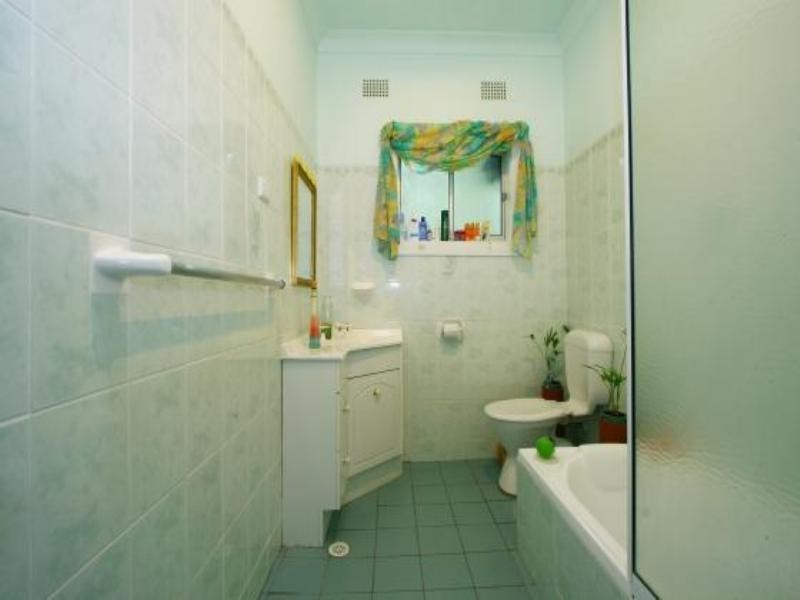 111 The Esplanade, Oak Flats NSW 2529