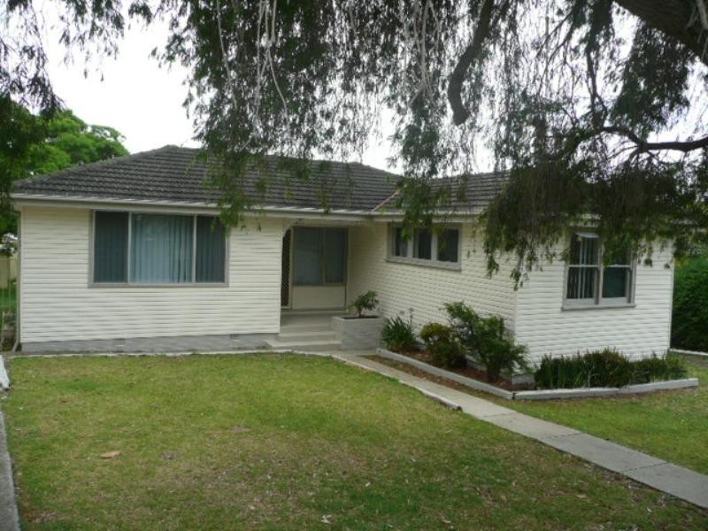 23 Beaton Street, Lake Illawarra NSW 2528