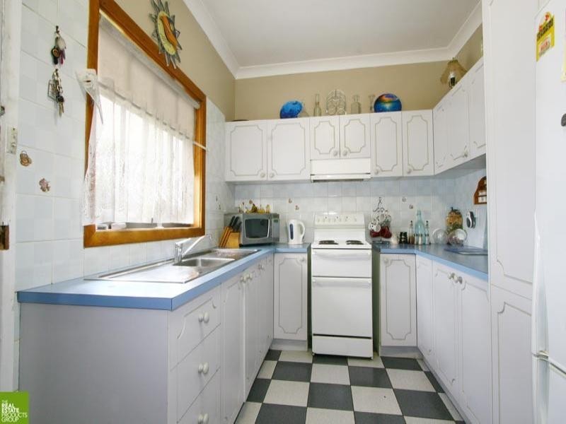 18 Daphne Street, Barrack Heights NSW 2528