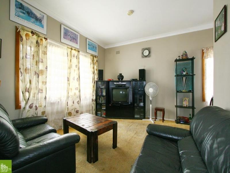 18 Daphne Street, Barrack Heights NSW 2528