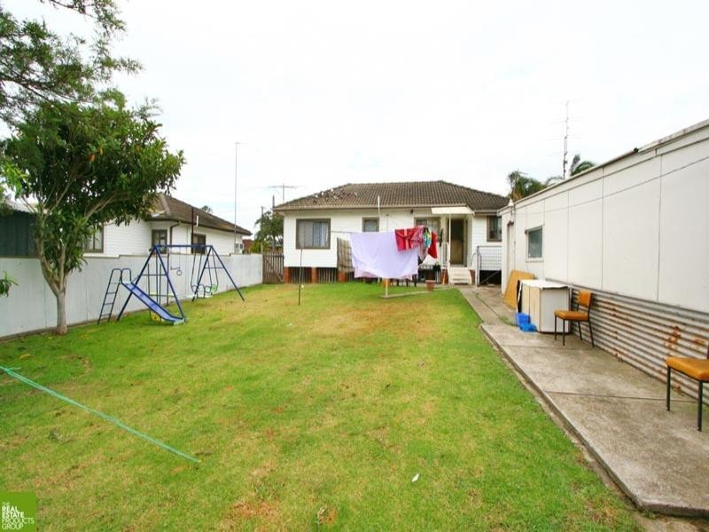 18 Daphne Street, Barrack Heights NSW 2528