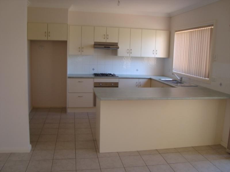 8B Adam Murray Way, Flinders NSW 2529