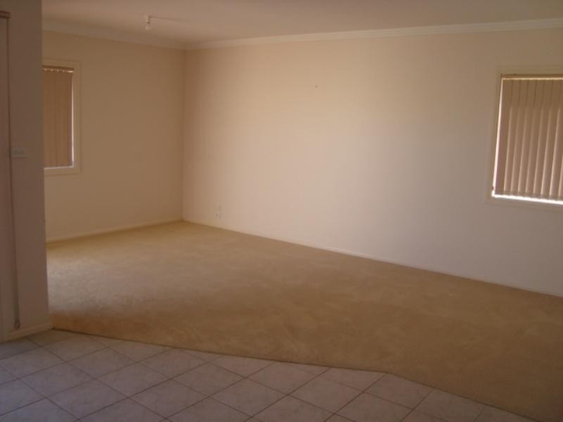 8B Adam Murray Way, Flinders NSW 2529