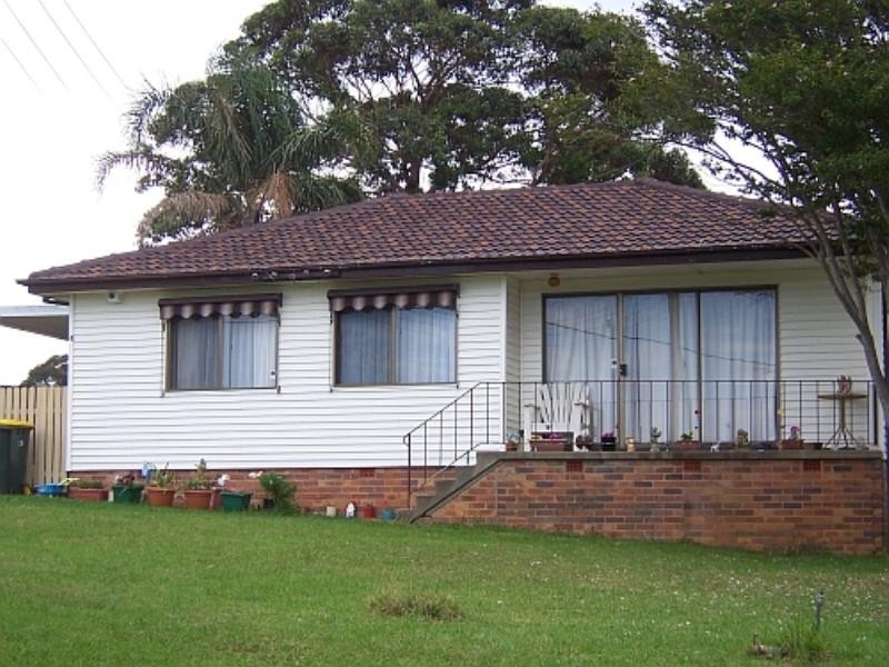 4 Elouera Street, Lake Illawarra NSW 2528