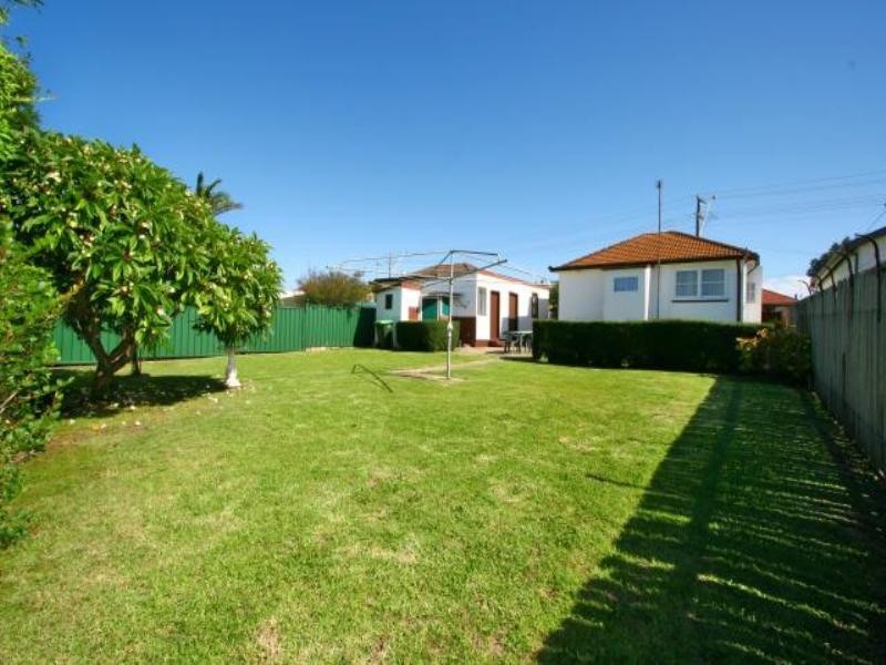 223 Shellharbour Road, Barrack Heights NSW 2528